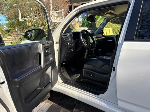 Used 2022 Toyota 4Runner TRD Sport w/ Technology Package image 11