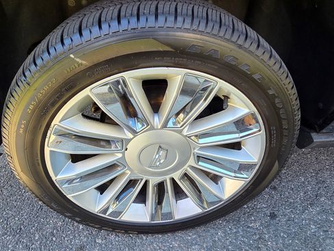 Used 2017 Cadillac Escalade ESV Platinum image 9