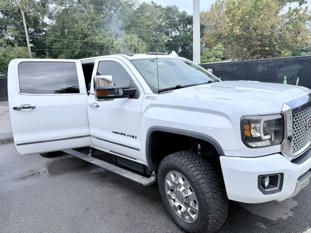 Used 2015 GMC Sierra 2500 Denali w/ Duramax Plus Package AWD/4WD image 9