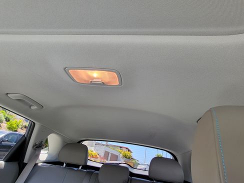 Used 2017 Kia Niro Touring w/ Advanced Technology Package image 31