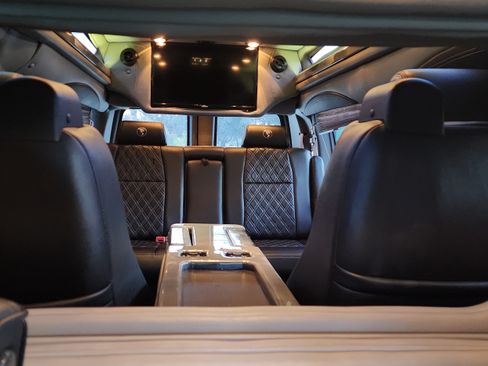 Used 2018 Chevrolet Express 2500 Extended Van 3D w/ Enhanced Convenience Package image 9