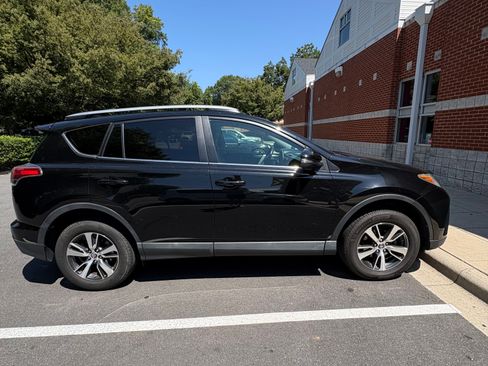 Used 2017 Toyota RAV4 XLE FWD image 10