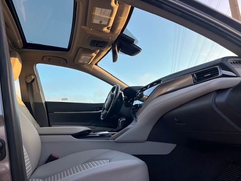 Used 2020 Toyota Camry SE image 5