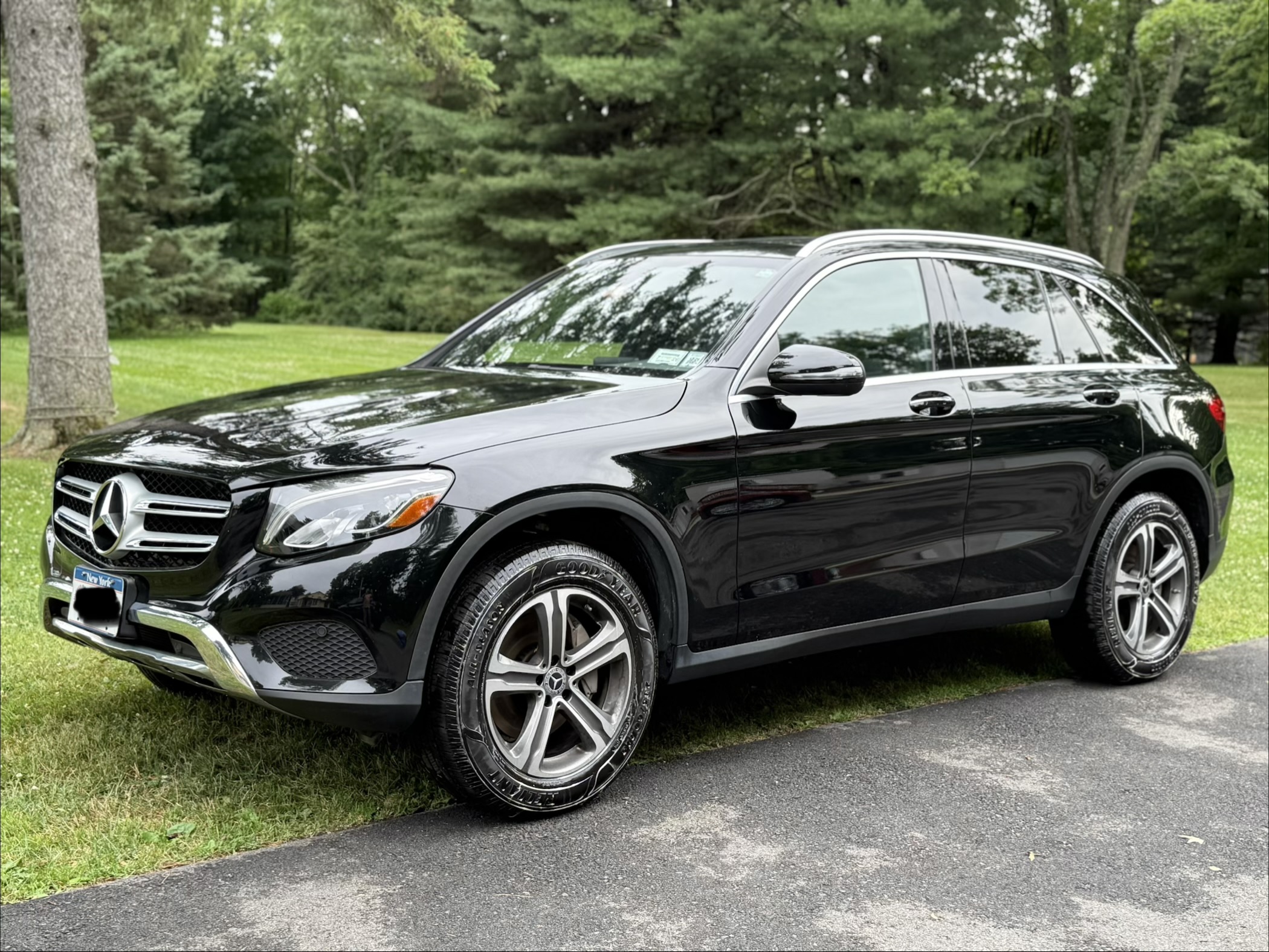 Used 2019 Mercedes-Benz GLC 300 4MATIC image 4