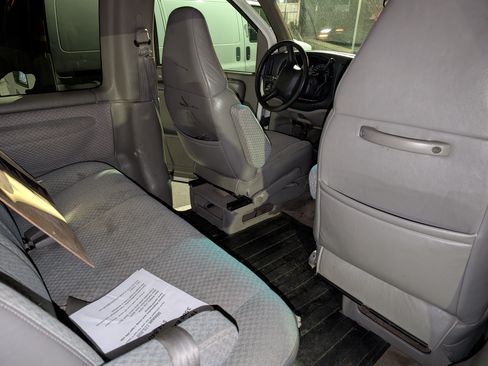 Used 1999 Chevrolet Express 3500 Extended Passenger w/ Preferred Equipment Group image 13