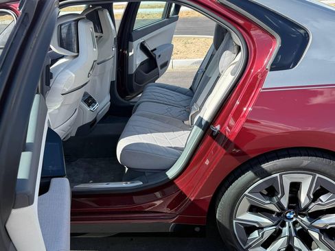 Used 2023 BMW 760i xDrive image 9