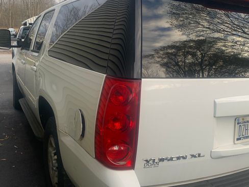 Used 2012 GMC Yukon XL 2500 SLT AWD/4WD image 4
