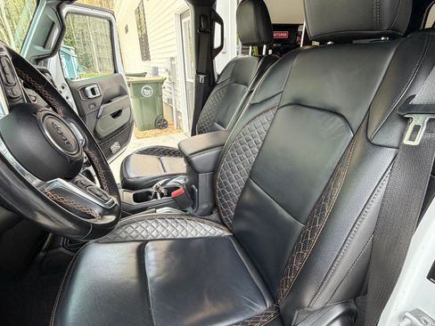 Used 2021 Jeep Wrangler Unlimited Sahara image 9