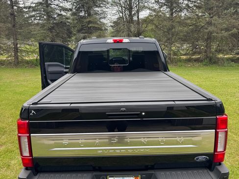 Used 2022 Ford F350 Platinum w/ FX4 Off-Road Package AWD/4WD image 2