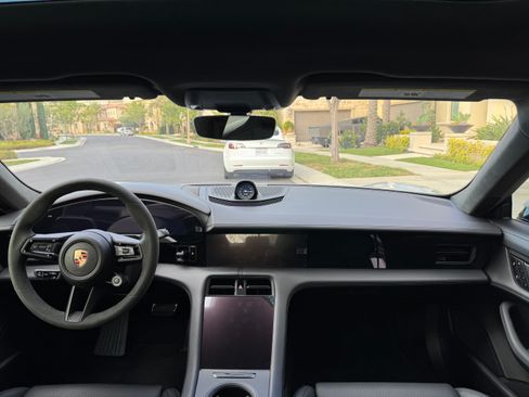 Used 2025 Porsche Taycan GTS image 11