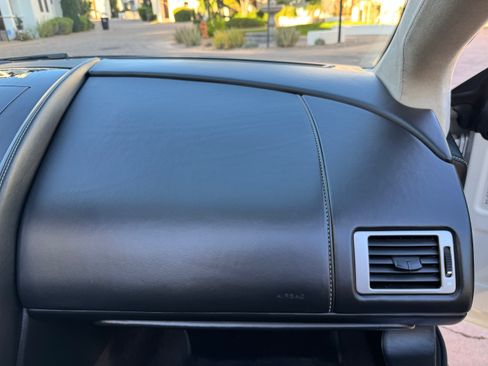 Used 2013 Aston Martin V8 Vantage Roadster image 22