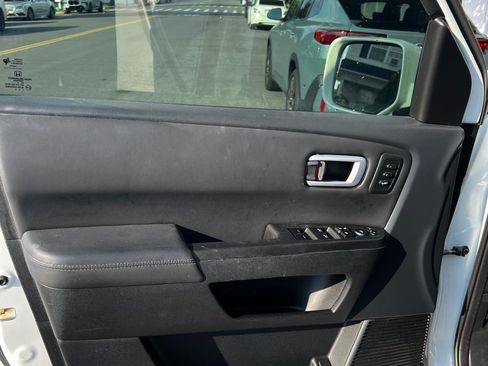 Used 2015 Honda Pilot Touring image 9