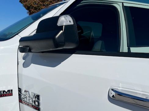 Used 2017 RAM 2500 SLT w/ Luxury Group image 8