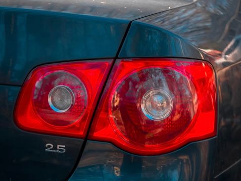 Used 2005 Volkswagen Jetta 2.5 image 5