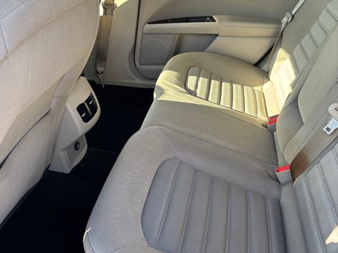 Used 2017 Ford Fusion SE w/ Fusion SE Technology Package image 12