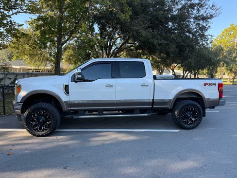 Used 2019 Ford F250 Lariat w/ Lariat Ultimate Package image 2