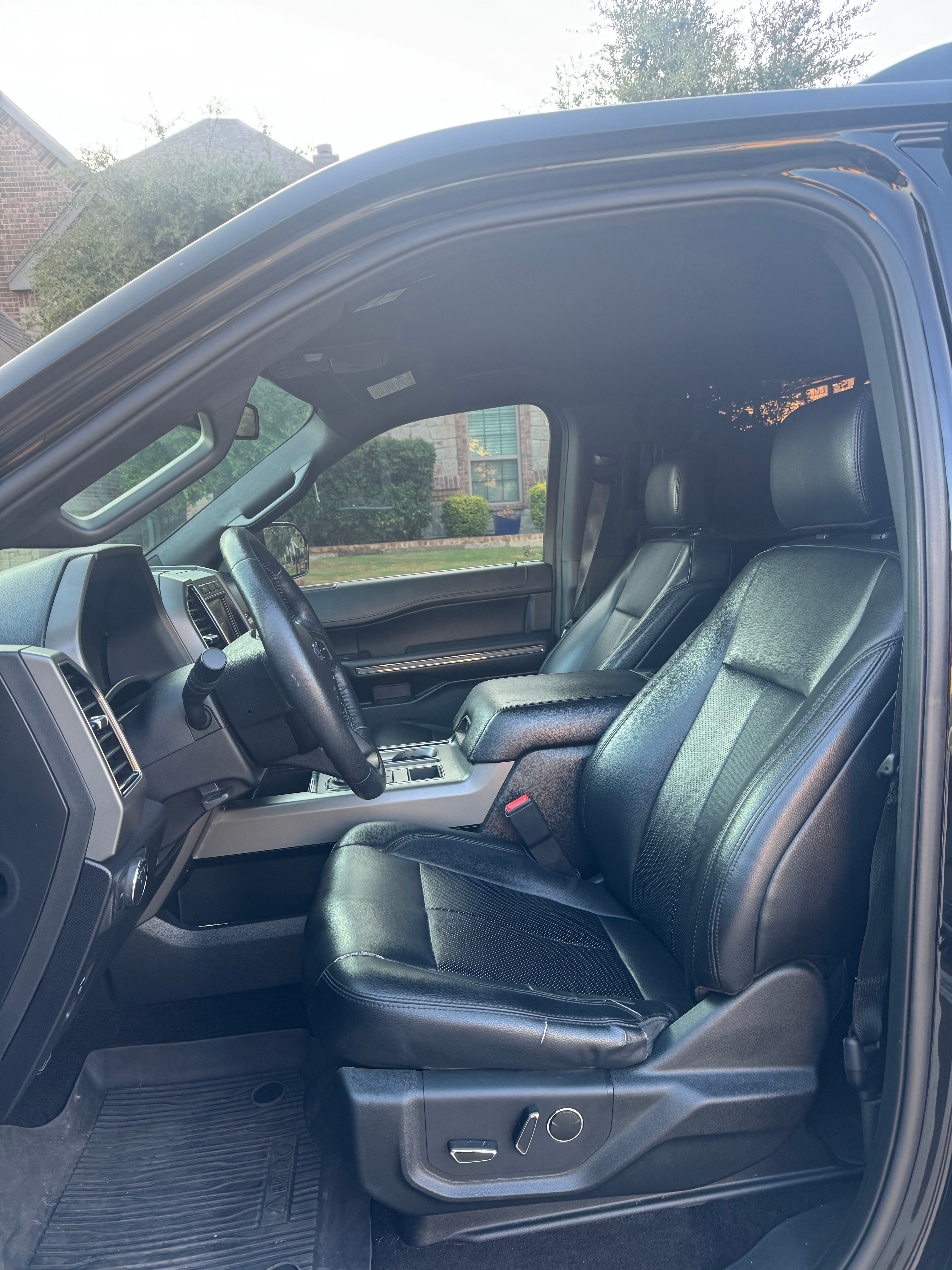 Used 2019 Ford Expedition XLT w/ Equipment Group 201A RWD image 9