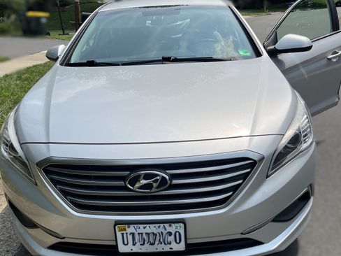 Used 2016 Hyundai Sonata SE FWD image 2