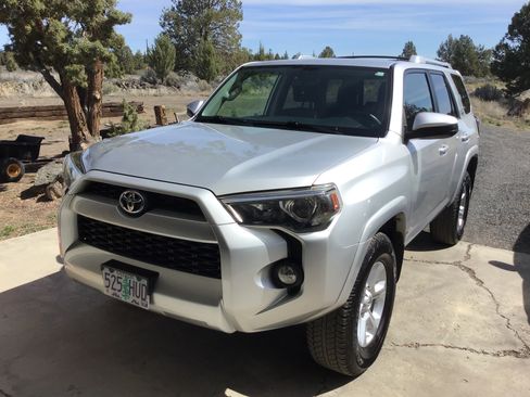 Used 2016 Toyota 4Runner SR5 image 1