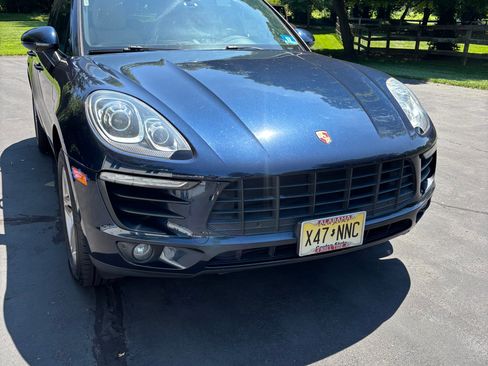 Used 2018 Porsche Macan AWD/4WD image 1