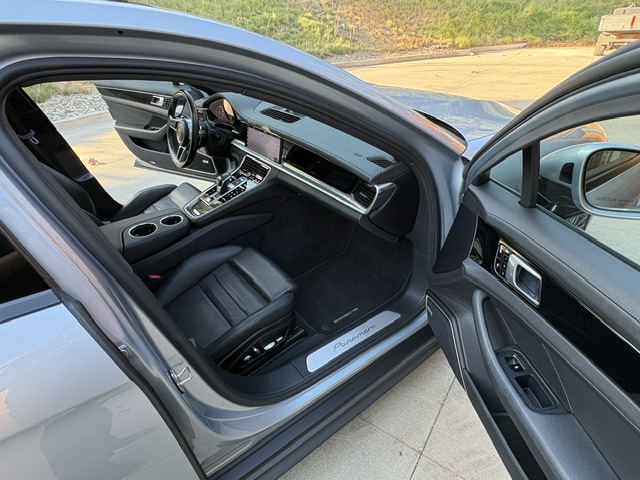 Used 2018 Porsche Panamera image 9