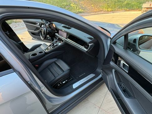 Used 2018 Porsche Panamera image 9