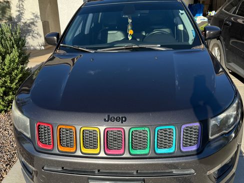 Used 2019 Jeep Compass Latitude image 2