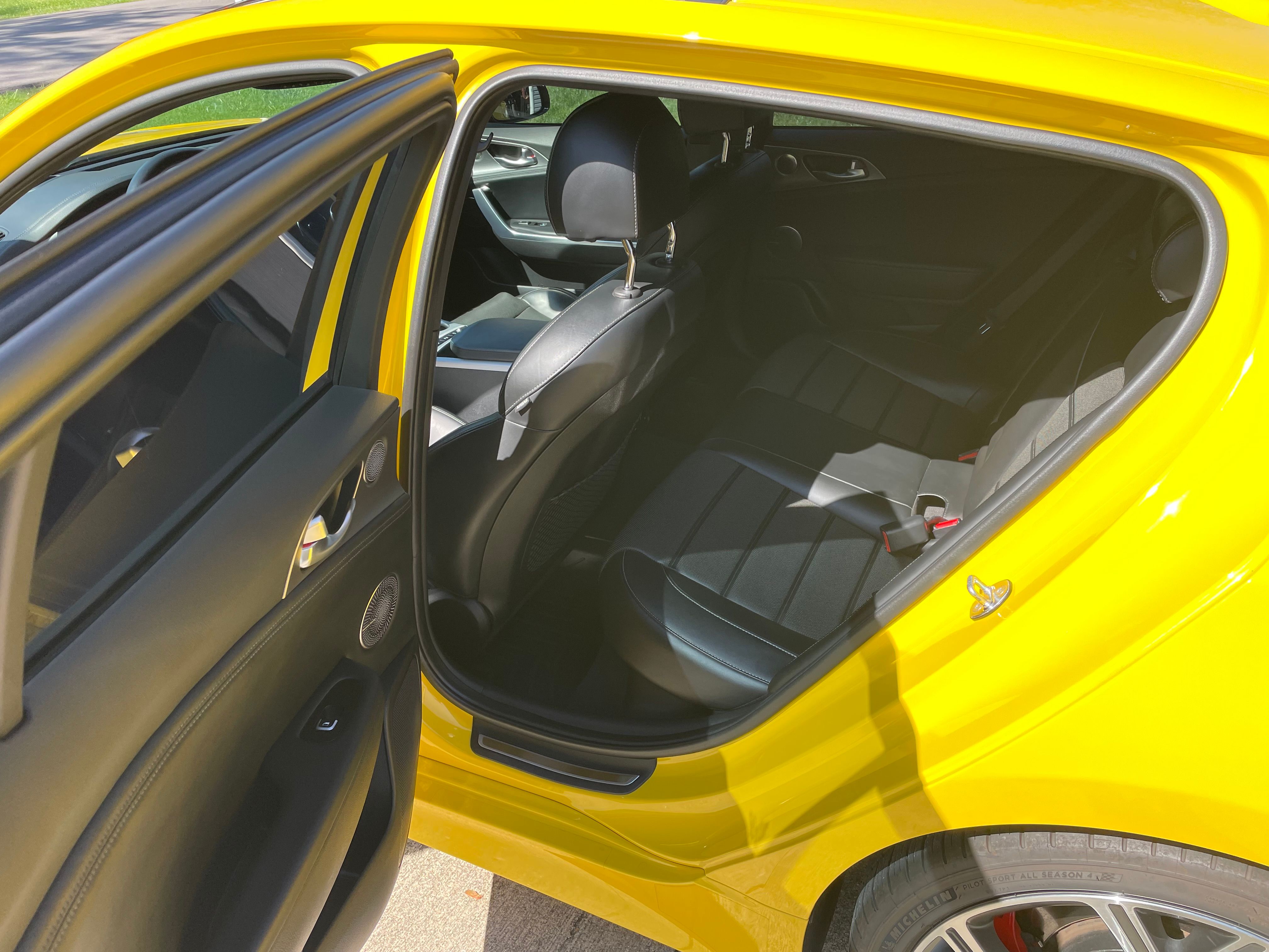 Used 2018 Kia Stinger GT2 AWD/4WD image 9