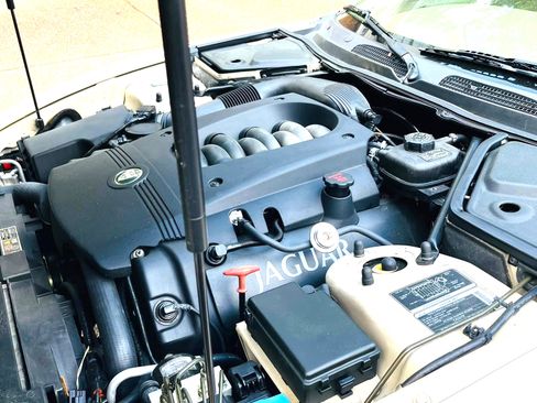 Used 2003 Jaguar XK8 Convertible image 8