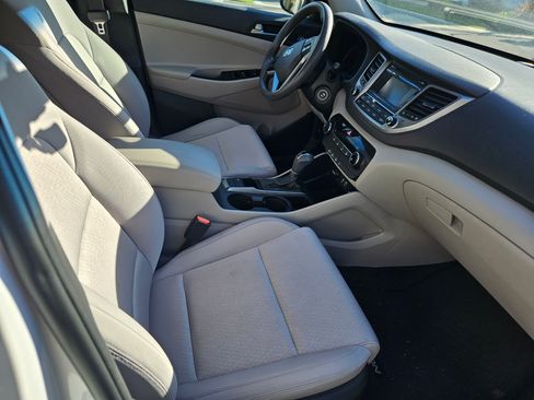 Used 2017 Hyundai Tucson SE image 18