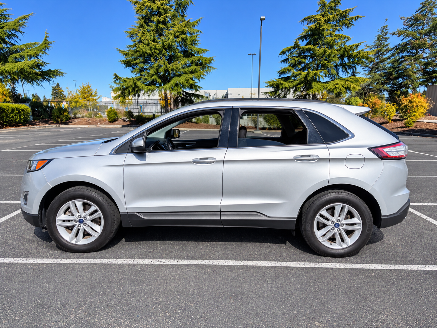 Used 2018 Ford Edge SEL AWD/4WD image 2