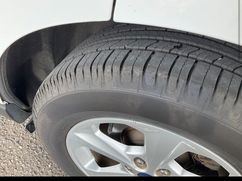 Used 2017 Ford Edge SE image 10