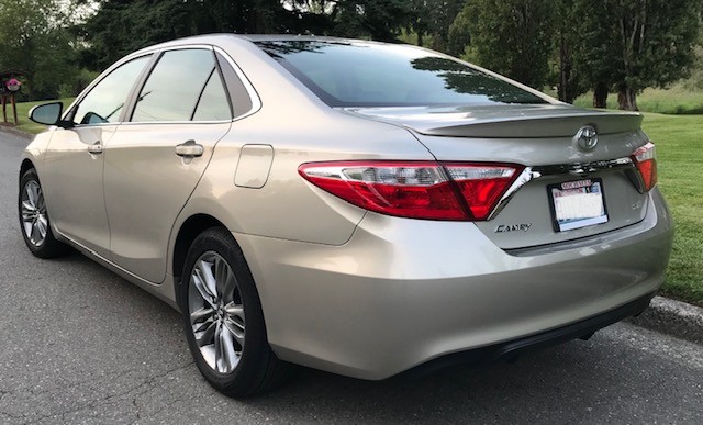 Used 2017 Toyota Camry SE FWD image 9