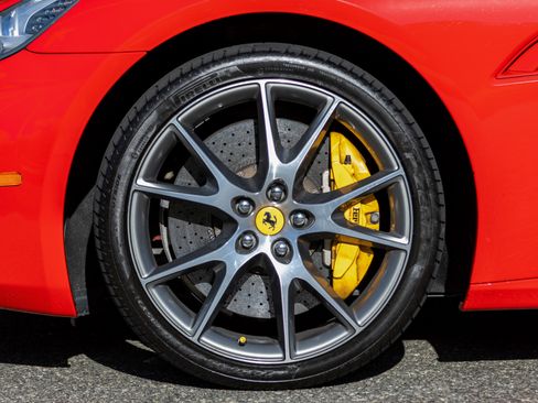 Used 2012 Ferrari California image 23