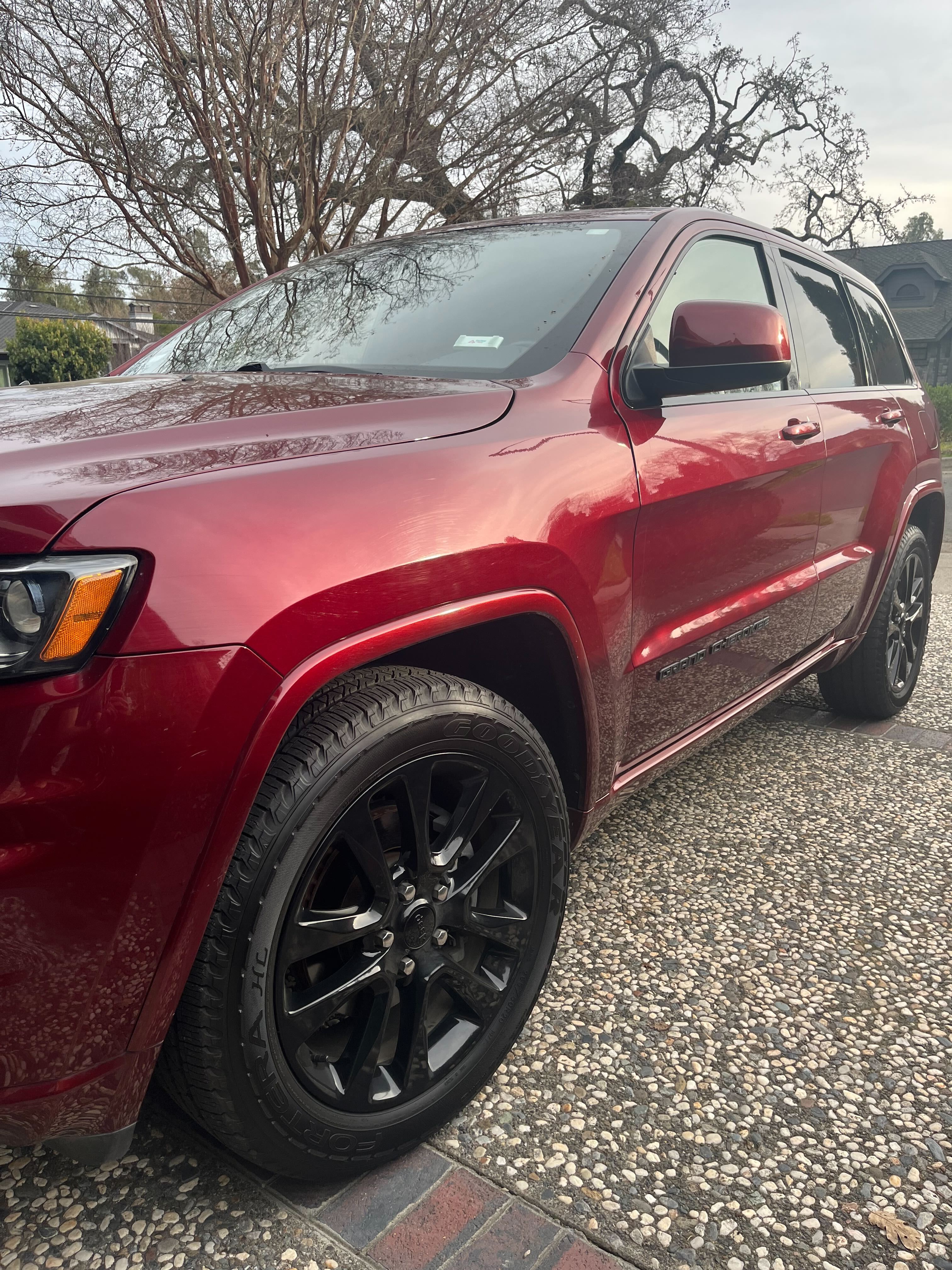 Used 2019 Jeep Grand Cherokee Altitude RWD image 11