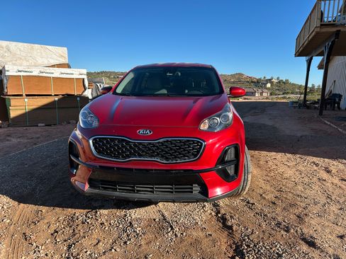 Used 2021 Kia Sportage LX image 2