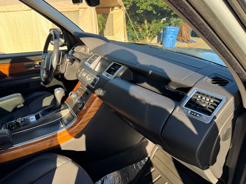 Used 2010 Land Rover Range Rover Sport Supercharged image 11