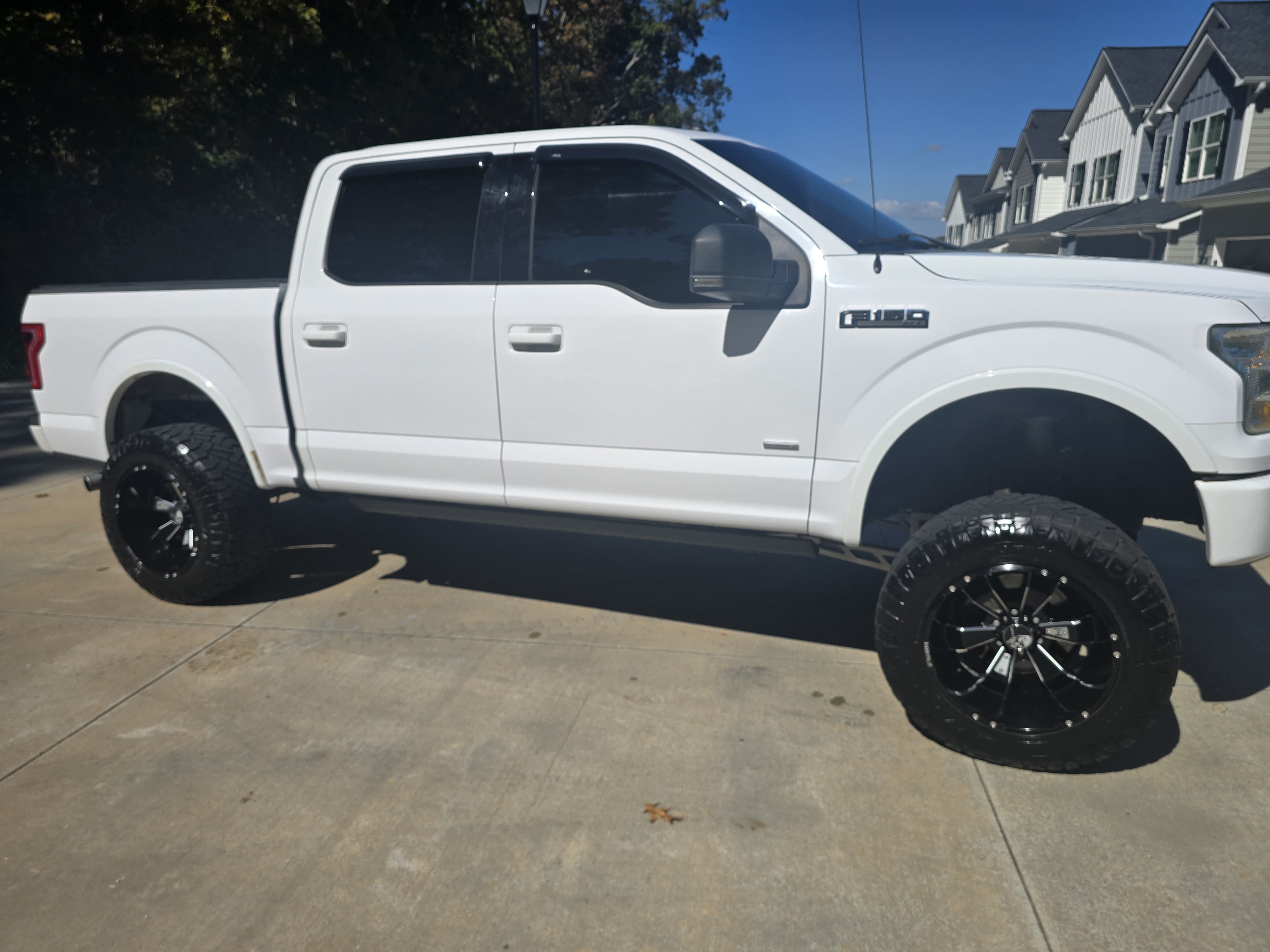 Used 2016 Ford F150 XLT w/ Equipment Group 302A Luxury AWD/4WD image 12