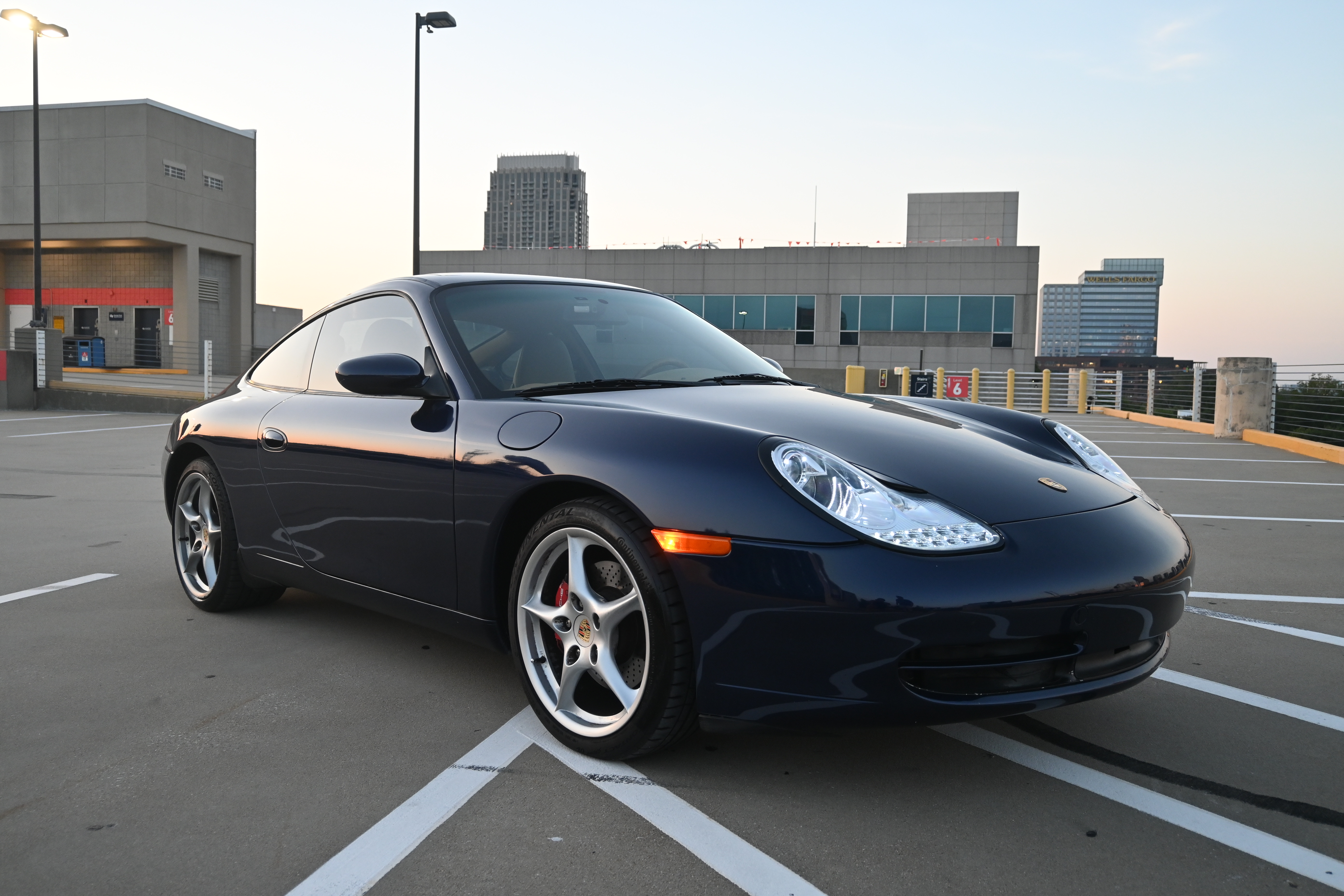 Used 2001 Porsche 911 Carrera RWD image 12
