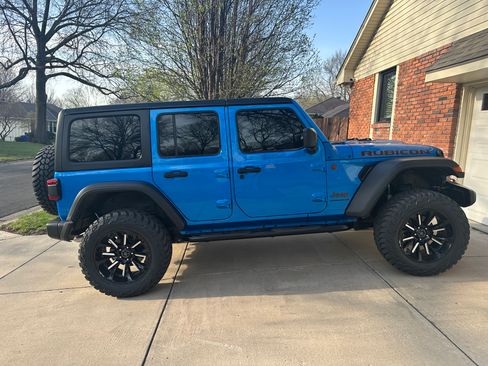 Used 2024 Jeep Wrangler Unlimited Rubicon w/ Convenience Group image 4