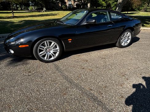 Used 2003 Jaguar XK8 Coupe RWD image 2