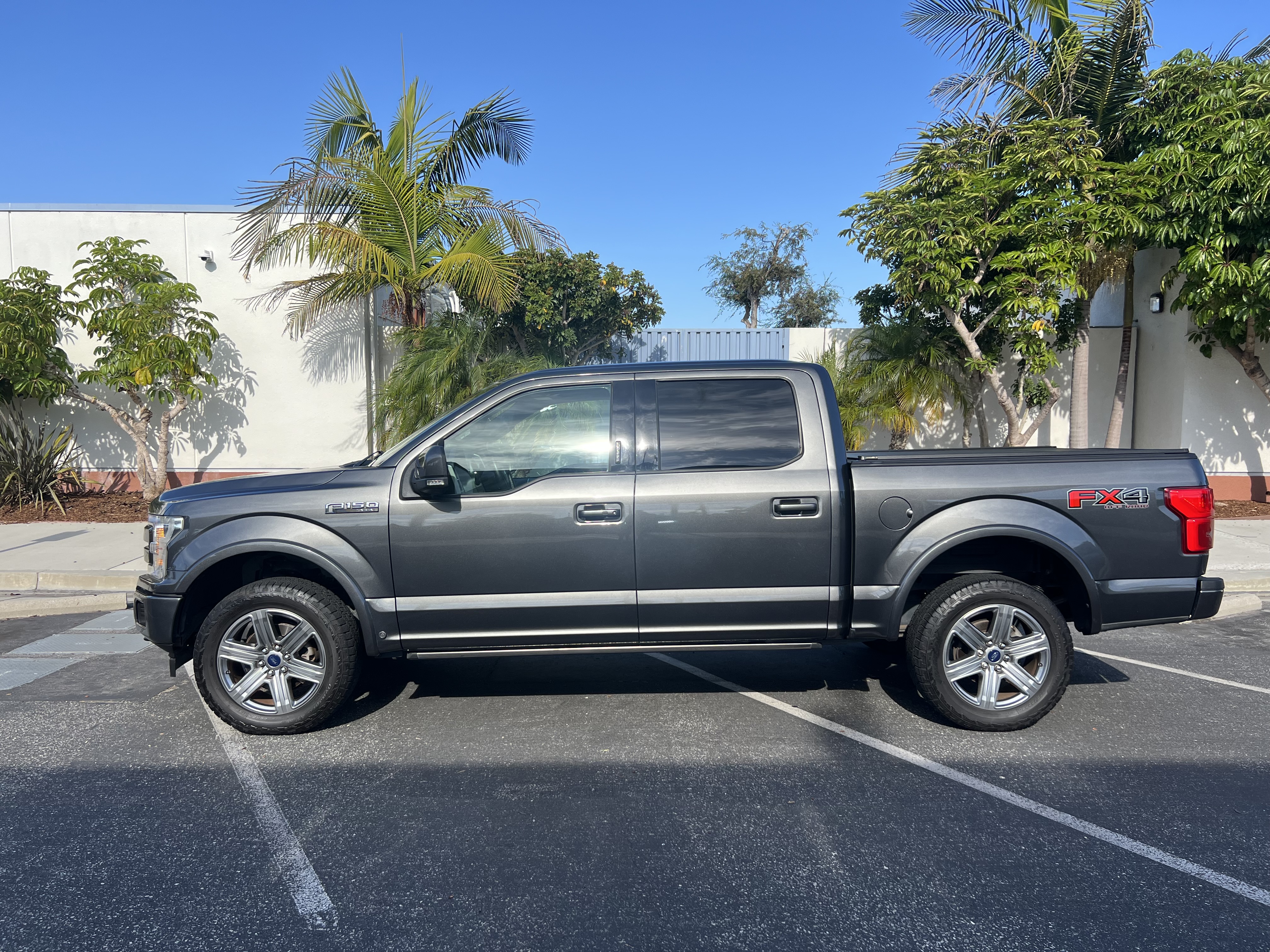 Used 2018 Ford F150 Lariat w/ Equipment Group 502A Luxury AWD/4WD image 6