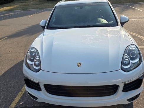 Used 2016 Porsche Cayenne AWD/4WD image 11