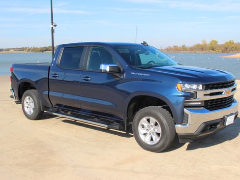 Used 2022 Chevrolet Silverado 1500 LT w/ Safety Package image 9