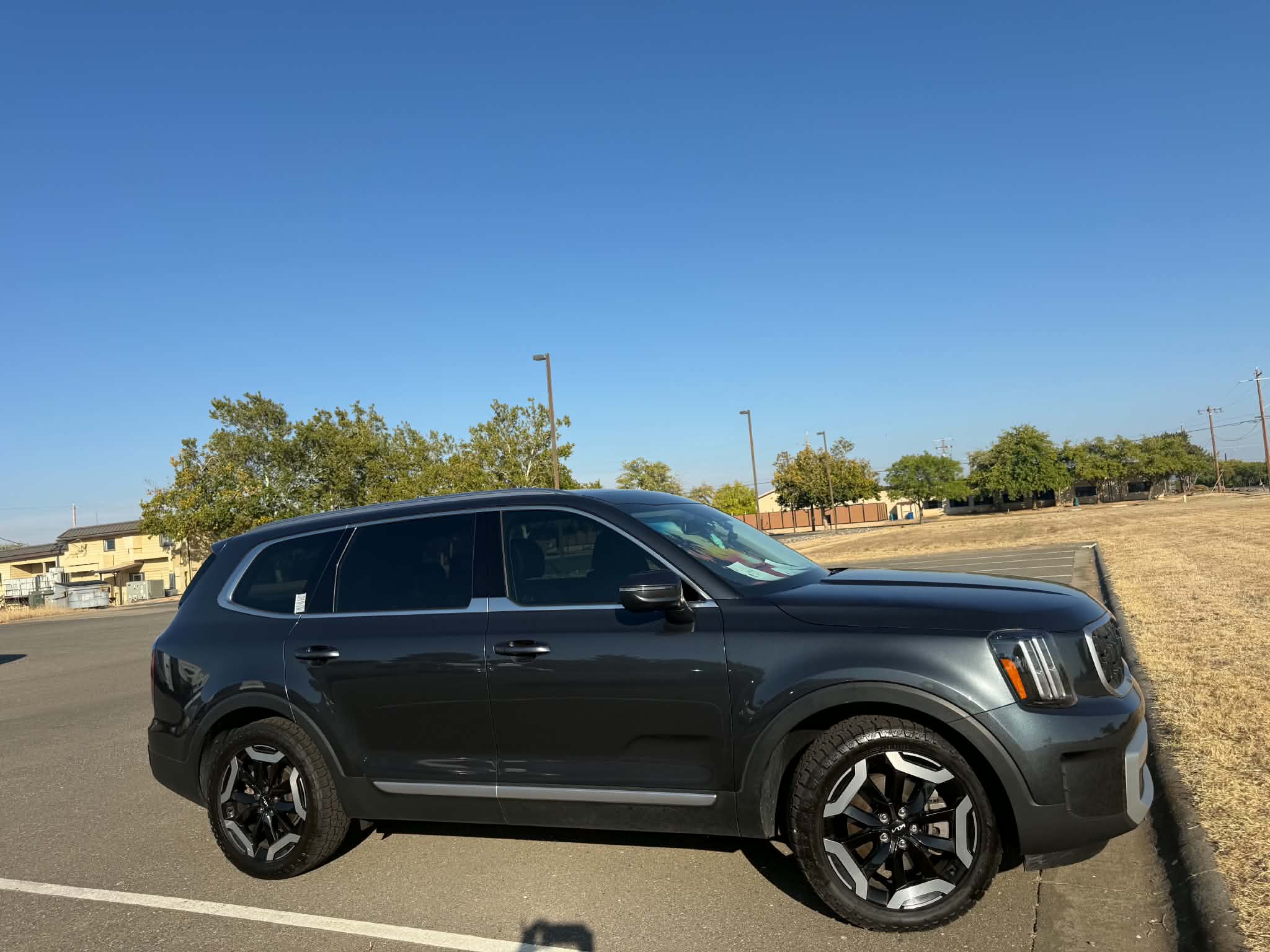 Used 2024 Kia Telluride EX FWD image 4