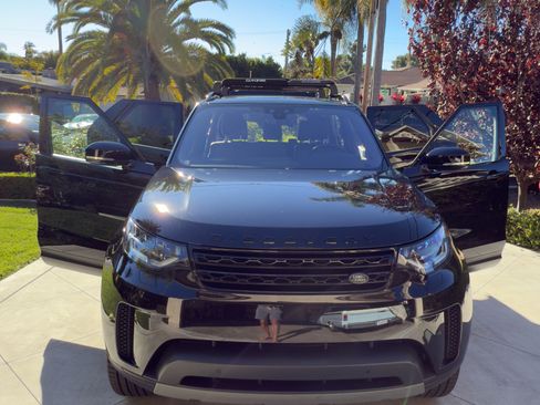 Used 2017 Land Rover Discovery SE image 5