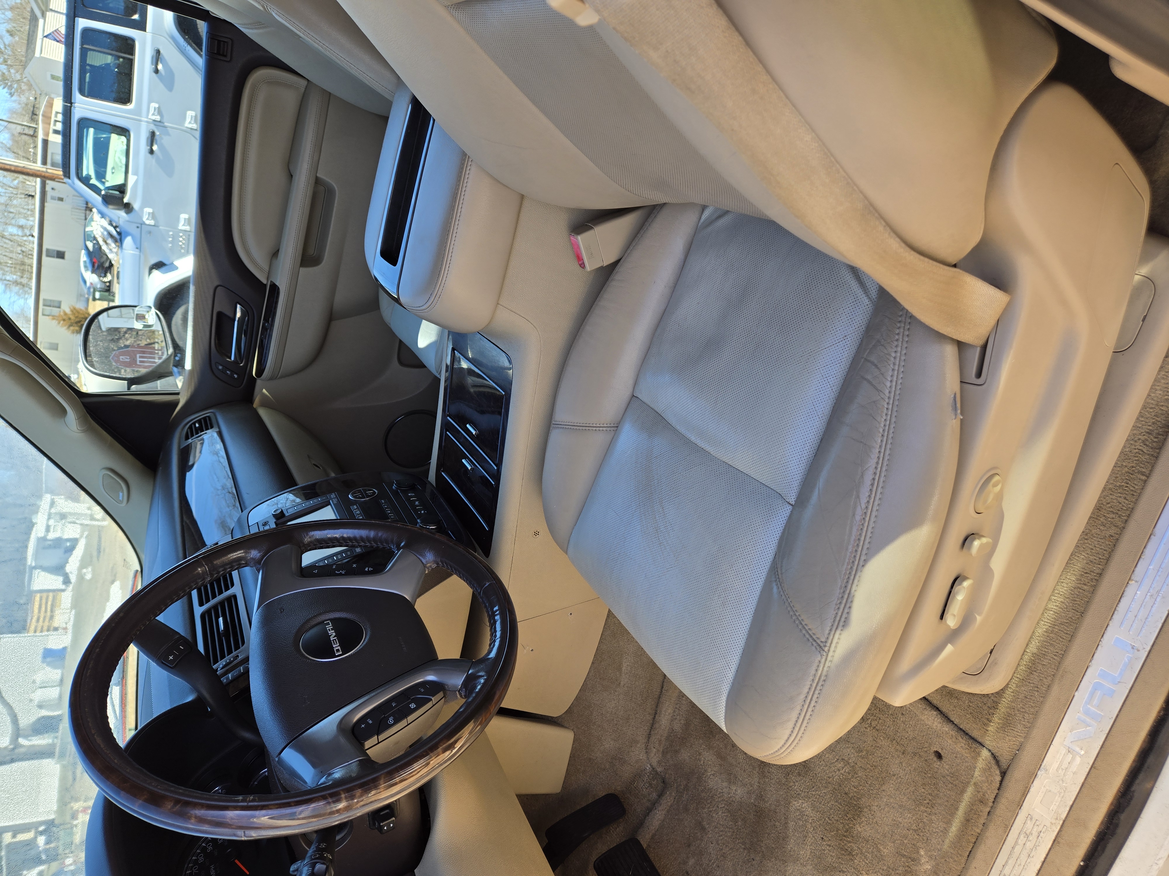 Used 2012 GMC Yukon Denali AWD/4WD image 4