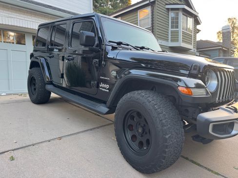 Used 2019 Jeep Wrangler Unlimited Sahara image 5