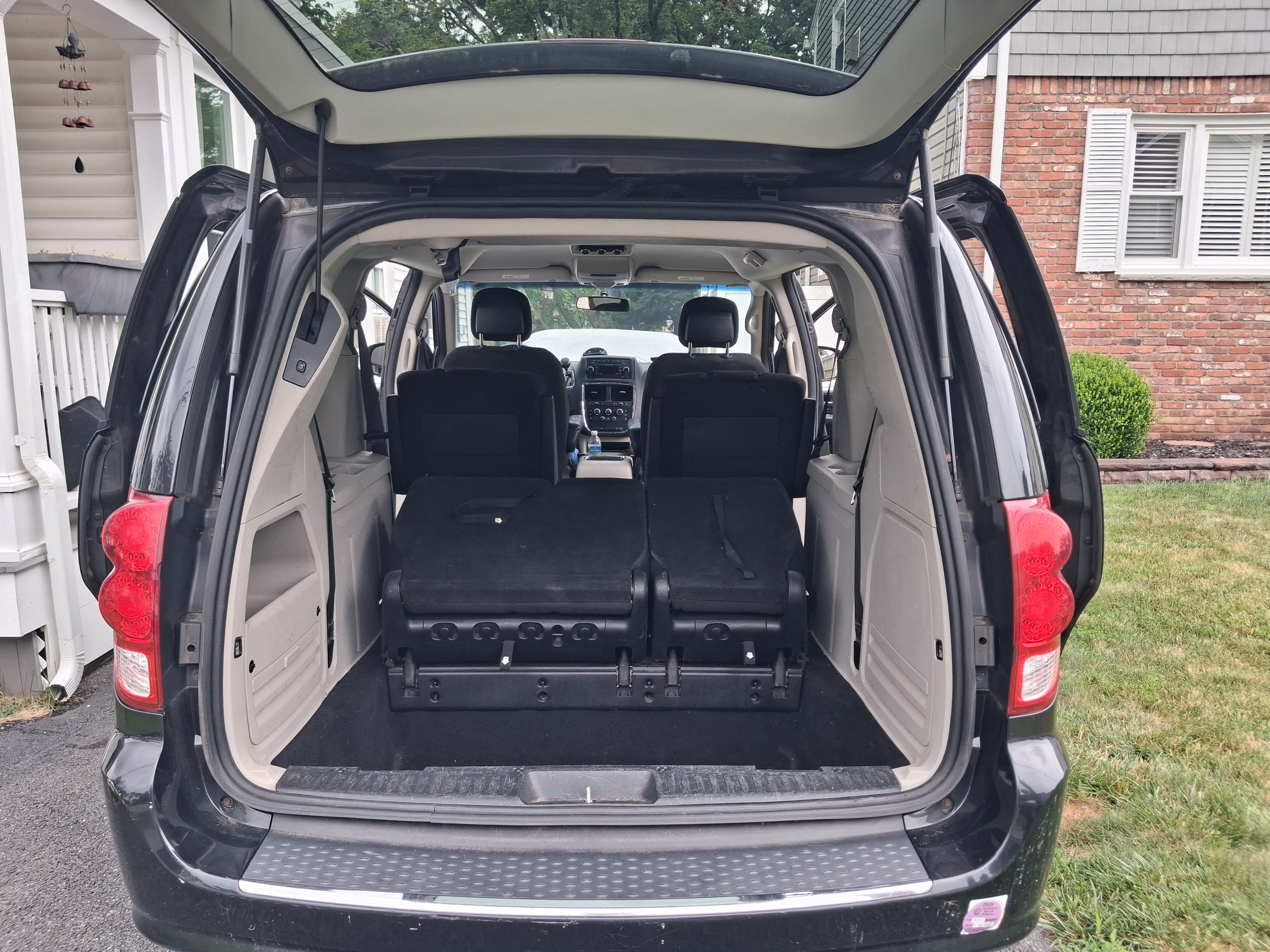 Used 2015 Dodge Grand Caravan SXT FWD image 11
