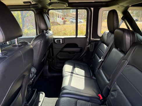 Used 2018 Jeep Wrangler Unlimited Sahara w/ LED Lighting Group image 8